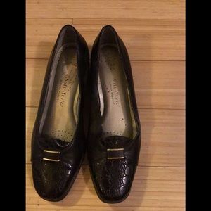 Black textured work heels